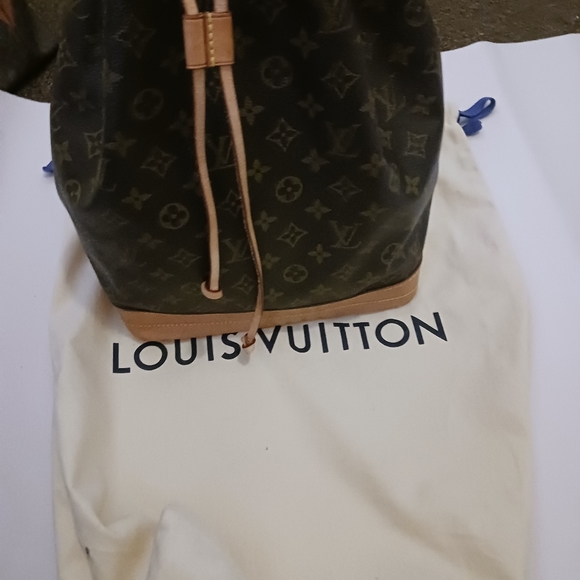 (AUTHENTICATED)Louis Vuitton Shoulder Bag - Picture 9 of 10